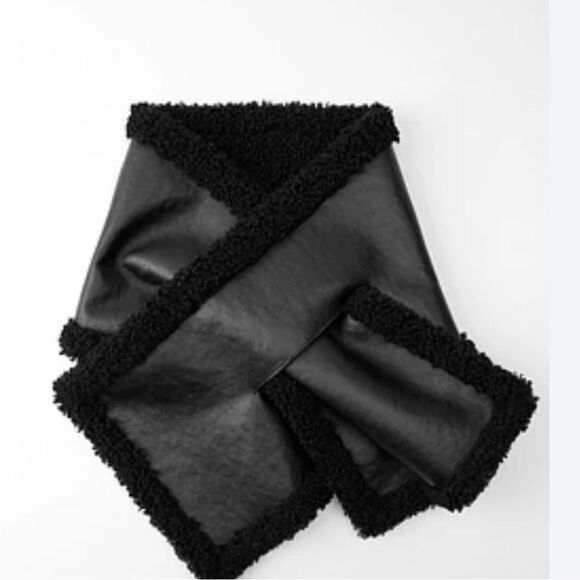 Zara double faced fleece lined scarf - Picture 3 of 3